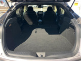 積み下ろしのしやすいデッキにはたっぷりと荷物を積み込んでいただけます。遊びから仕事まで、様々なシーンで頼れます♪