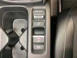 セレクターノブの下に、異なる加速感を楽しめるドライブモードスイッチがついています。一般道、スポーツ走行、エコ走行など、シーンに合わせて加速感を楽しめるドライブモードスイッチです。