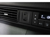 スマートフォンなどの音楽再生が可能なUSB接続ジャック装備車両です♪♪♪