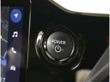 スマートキーを携帯していればキーを取り出さずにドアを施錠&解錠。クルマの始動も可能です。
