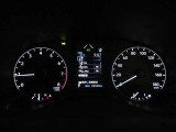 運転席のメータパネル類は常に視界に入る場所ですので、大事なチェックポイントです。ぜひ実際にご乗車ください。