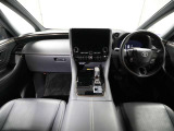 上質で落ち着いた印象のインパネ。視界も広々で運転しやすいです。