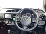 運転席まわりです。 各操作スイッチは使いやすい位置に配置されてます。