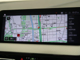 【純正ナビゲーション】BMWのナビゲーションは操作性も良く、詳細な地図情報と交通状況を見やすく表示し、快適なドライビングをサポートしながら目的地までナビゲートします。
