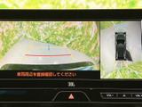 鮮明な画面表示で、様々な情報を確認できます。運転に必要な情報を的確に把握し、安全運転をサポートします。視認性の高いデザインです。