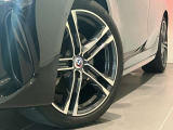 BMW純正アロイホイールはモデルやパッケージに合わせてデザインされています。洗練されたデザインで、足元の個性を引き立てます。
