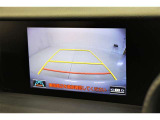 【バックモニター】 車庫入れ時など、後ろが確認できて安心です。運転に自信がない方にはおすすめの装備です。ただし、バック時目視での確認も忘れずに。