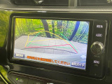 【バックカメラ】駐車時に後方がリアルタイム映像で確認できます。大型商業施設や立体駐車場での駐車時や、夜間のバック時に大活躍!運転スキルに関わらず、今や必須となった装備のひとつです!