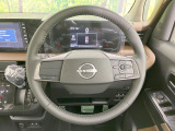 インテリアに合わせたデザインのステアリングは、運転される方のことも考え、運転しやすい形状、大きさです。是非一度、実際に触ってお確かめください。