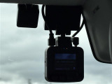 【ドライブレコーダー】映像・音声などの運転中の記録を残します。事故などを起こした起こされた時の証拠になりえますので、もしも時でも安心ですね。