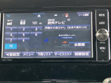 停車中にテレビや動画を楽しめる機能が搭載されています。休憩時間や待ち時間に便利です。