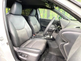 運転席シート廻りは使用感も少なく、良好な状態となっています。前オーナー様が丁寧に使っていたことがよくわかりますね。
