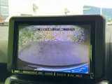 後方確認をサポートし、安全な運転を支援します。狭い場所での取り回しも楽になり、駐車時の不安を軽減します。
