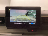 バックモニター付きで、車庫入れやバック時の後方確認をサポート。
