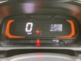 視認性の高いメーター類で、運転状況を的確に把握できます。運転に必要な情報をスムーズに確認できます。
