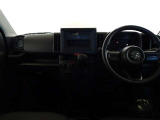 【メーター廻り】シンプルで飽きないデザイン、運転中も視界の邪魔にならない構造になっているので運転に支障もありません♪