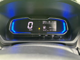 視認性の高いメーターで、運転に必要な情報を的確に把握できます。運転状況が一目で分かり、安全運転をサポートします。