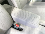 【アームレスト】運転中の身体の負担を軽減してくれるアームレストを装備♪