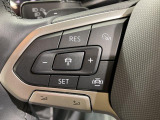 ◆クルーズコントロールにレーダーセンサーを組み合わせ、先行車を測定し設定されたスピードを上限に自動で加減速を行います。一定の車間距離を維持することで、長距離走行でのドライバーの疲労を低減させます。