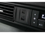スマートフォンなどの音楽再生が可能なUSB接続ジャック装備車両です♪♪♪