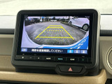 後方確認をサポートするモニター。狭い場所での運転や駐車も安心です。運転の安全性を高める機能として、ぜひご活用ください。