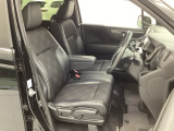 自社整備工場で点検整備をおこなってからお渡ししています。車検が残っている場合は『12ヶ月点検整備』を、車検整備付きの場合は『車検整備』をおこないます。整備費用は車両本体価格に含まれています。