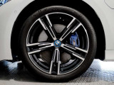 【BMWアロイホイル】軽量かつ強度に拘ったアロイホイル。走行性能ポテンシャルを引き出す設計。車の足元を引き締めてくれる大きなポイントはアロイホイルです。