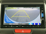 後方確認をサポートし、安全な運転を支援します。駐車時の取り回しも楽になり、運転初心者の方にもおすすめです。