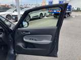 運転席周りは、使いやすさを考慮したデザイン。直感的な操作感で、快適なドライブをサポートします。落ち着いた空間が魅力です。