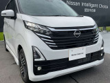 【LEDヘッドランプ】鮮やかな白色光で、クリアな視界を確保するLEDヘッドランプを装備しています。