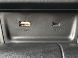 USB機器などの外部機器の接続が可能です。