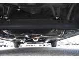 車両後方からの下回りです。マフラー防錆塗装や下回り防錆施工等も可能でございます。