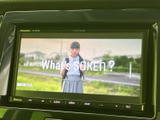 停車中にテレビや映像を楽しめます。移動中の待ち時間も快適に過ごせる便利な機能です。
