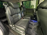 後部座席も気になるようなキズ・汚れやへたり等、大きなダメージはなく、良好な状態です。