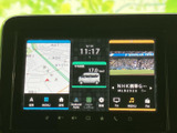 多彩な情報を表示するディスプレイは、運転をサポートします。音楽や映像で、快適なドライブをお楽しみいただけます。