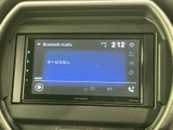停車中には、テレビや映像コンテンツをお楽しみいただけます。長距離移動時など、リラックスした時間を過ごせるのが魅力です。