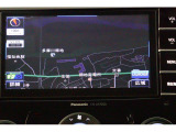 パナソニックストラーダ(純正用品)を装備です。型式はCN-LR700Dになります。