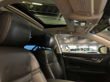 解放感を感じることができるムーンルーフ。屋外の気持ち良い風や日差しとり込み車内空間を明るくします。