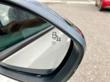 ブラインドスポットモニター付きですので死角に車両がいるとオレンジに光って知らせてくれます。