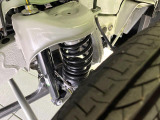 お車を安心してお乗りいただく為には、足回りの定期点検が欠かせません。サービスサポート(有償保証)では無料点検もご提供しており、安心のカーライフをお過ごしいただけるサポート体制が整っています。