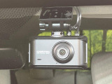 【ドライブレコーダー】ドライブレコーダー装備!走行中はもちろん、あおり運転や事故に遭遇した際、映像で記録し、万一のリスクに備えます。※記録用SDカードはお客様ご自身でご準備いただく必要があります。