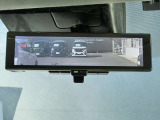 インテリジェント ルームミラーは、車両後方のカメラ映像をミラー面に映し出すので、車内の状況や、天候などに影響されず、いつでもクリアな後方視界が得られます