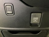 アクセサリーソケットはUSBのアダプターなどをつければ、スマホの充電にも使えます。周辺には物が置けるボックスがついています。