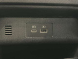 USB電源を装備してます。スマホやタブレットの充電に便利です♪