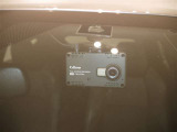 【ドラレコ前】今では車の必需品です。運転中の映像や音声を記録して残します。事故などが起きた場合の証拠になるので、もしもの時に役立ちます。