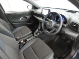 シンプルで使いやすいデザインの運転席です。