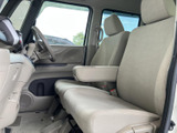 運転しやすい視界と、操作しやすい配置が魅力です。シンプルで機能的なデザインで、快適な運転をサポートします。