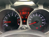 視認性の高いメーター類が、運転に必要な情報を的確に伝えます。運転状況を把握しやすく、安全運転をサポートします。デザインも洗練されています。