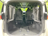 【パワーバックドア】スマートキーや運転席のボタンを押すだけでリアゲートが自動で開閉します!荷物を持っている時や、高い位置にあるバックドアを閉める際に便利な機能です♪