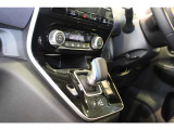 感覚的に使いやすいシフトレバー!電動パーキングにオートブレーキホールドもついています。e-POWERならではのワンペダル操作もできます。